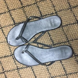 Lauren Conrad black flip flops size 8